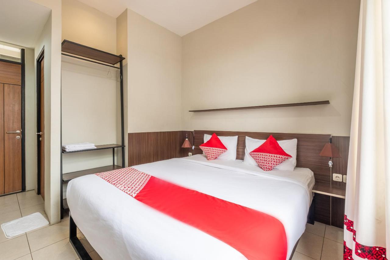 Oyo 535 Cileunyi Syariah Hotel 2*